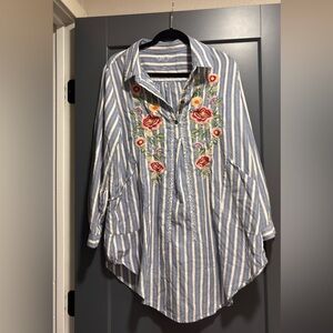 Kyla Seo  shirt /tunic